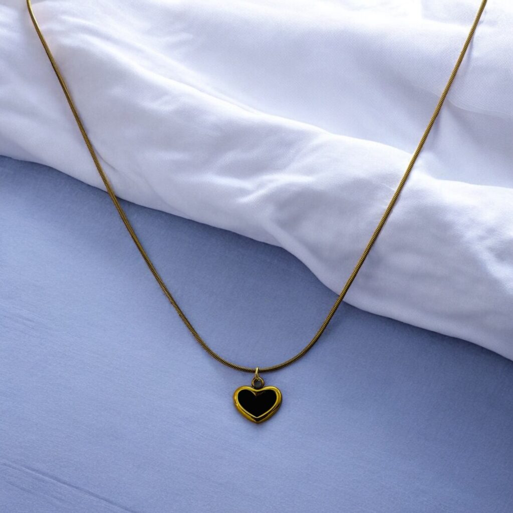 Noir Amour Anti-Tarnish Pendant